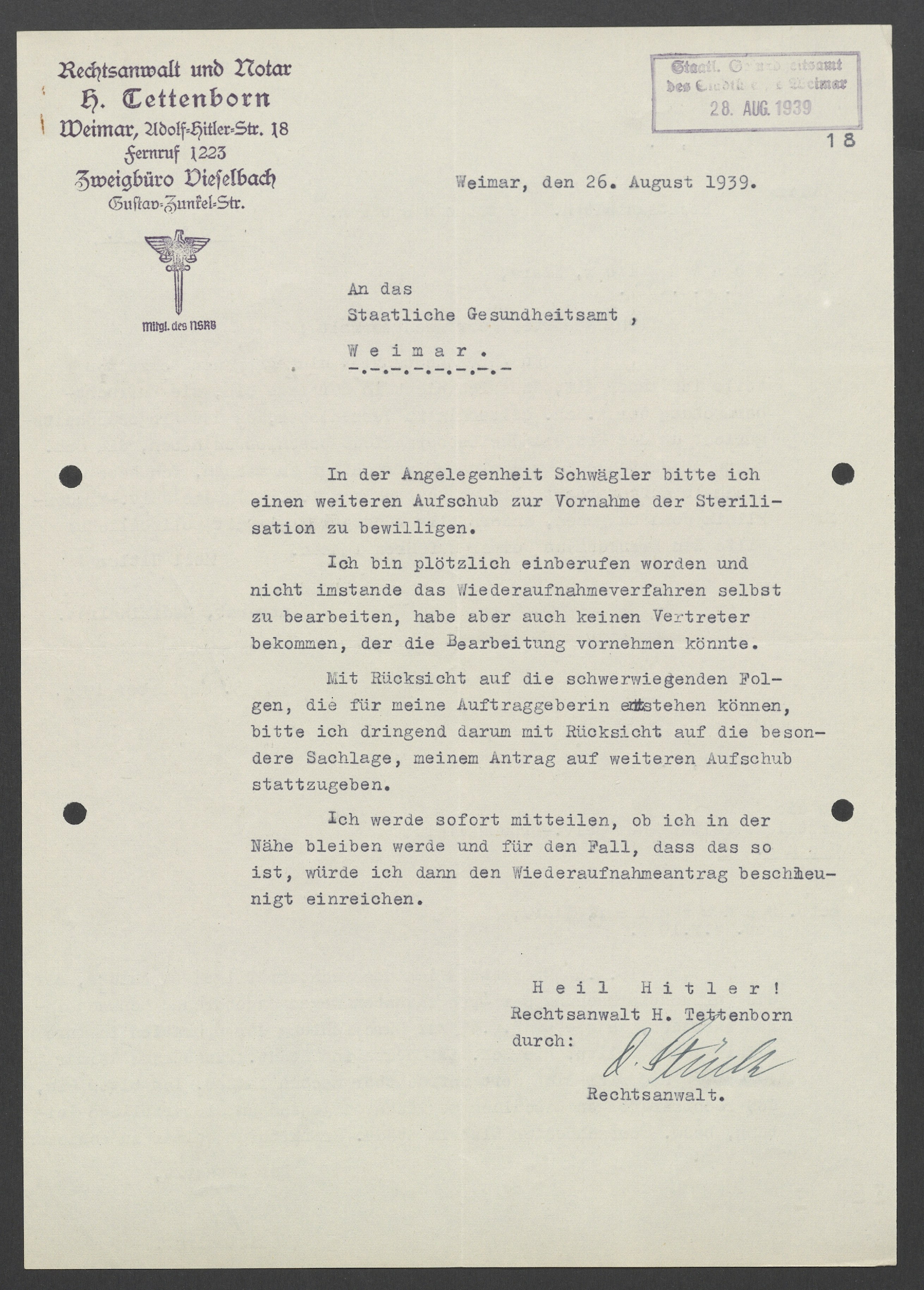 Rechtsanwalt Tettenborn bittet den Amtsarzt Freienstein um Aufschub der Sterilisation von Klara Schwägler, da er das geplante Wiederaufnahmeverfahren wegen "plötzlicher Einberufung" nicht bearbeiten kann. Der Brief wurde am 26. August 1939 verfasst.