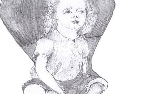 Zeichnung auf Grundlage eines Fotos, das Renate und ihre Mutter auf einer Wiese im Garten zeigt. Die Mutter beugt ihren Kopf mit liebevollem Blick zum Kind und geht ihm mit den Händen durch die Locken. Das Kind schaut nach rechts oben, ein wenig abwesend blickend.